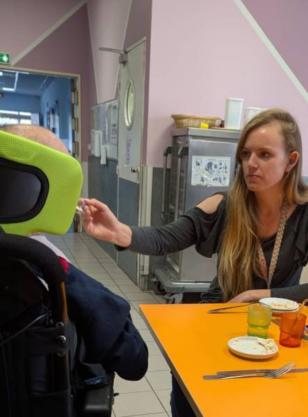 L'importance du repas thérapeutique : Un moment clé de partage et de convivialité à la M.A.S Les Tourelles de Septèmes-les-Vallons.