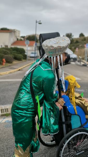 Un carnaval haut en couleurs à Septèmes-les-Vallons : les résidents de la M.A.S Les Tourelles au cœur de la fête !